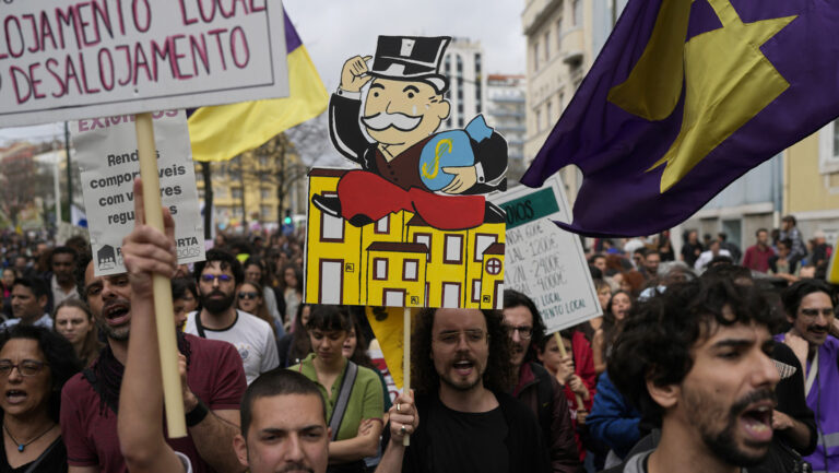 Portugueses salen a las calles a protestar por una vivienda digna