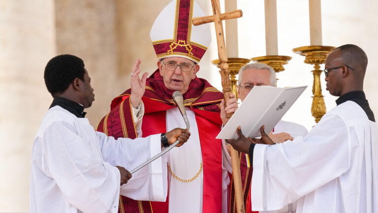 Papa Francisco preside la misa del Domingo de Ramos