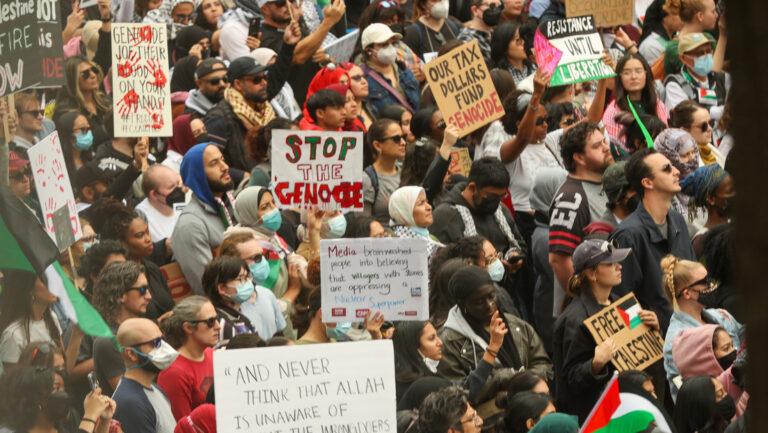 Manifestantes exigen frente a la casa de Biden un alto el fuego en Gaza