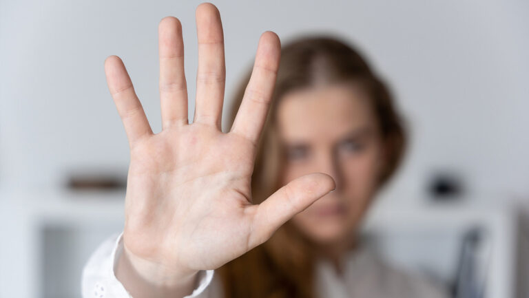 Proponen aumentar a 16 años la edad mínima para el sexo consentido en Perú