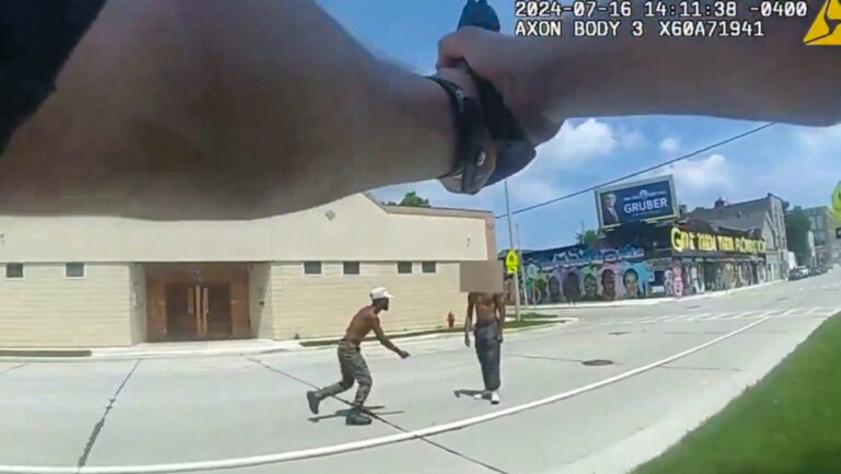 Un afroamericano es asesino a tiros por un policía en Estados Unidos