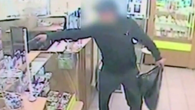 Es sorprendido robando una farmacia con una pistola de juguete