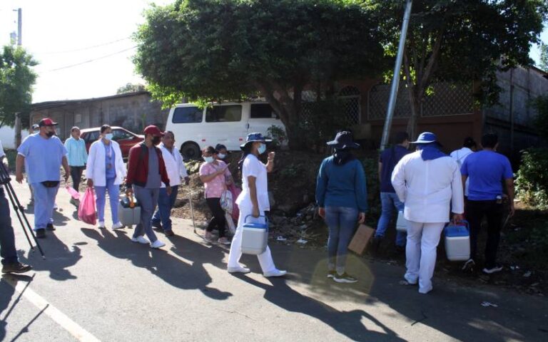 Vacunación contra la Covid-19 no se detiene