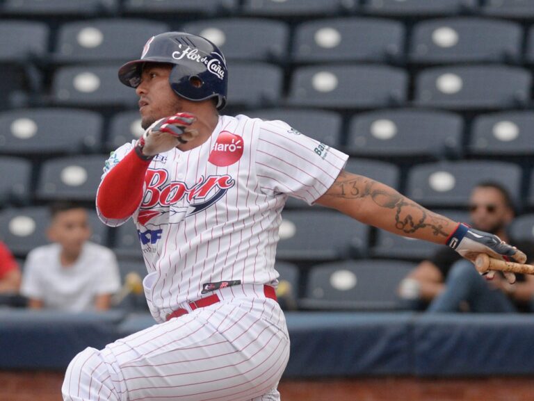 Bóer gana batalla de 15 episodios, Rivas se adueña del primer lugar