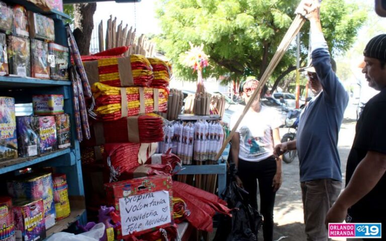 Comerciantes de pólvora reportan buenas ventas