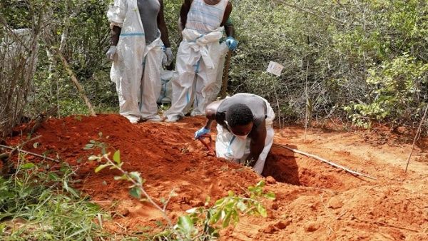 Aumenta a 372 los muertos encontrados en fosas comunes en Kenia