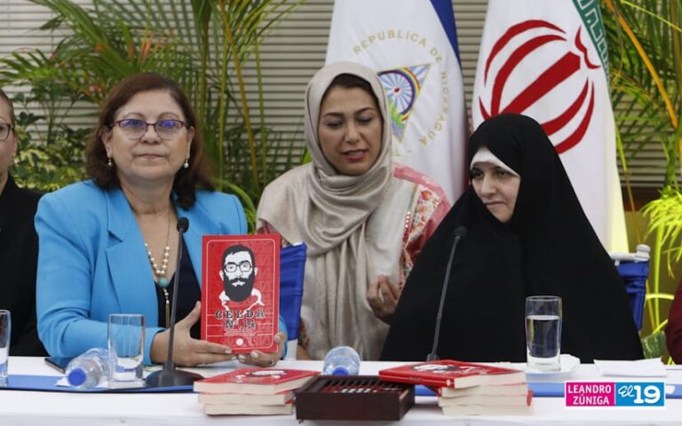 Primera Dama de Irán presenta libro “Celdas Número 14” en Nicaragua