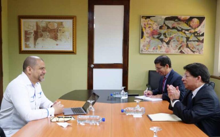 Canciller de Nicaragua recibió la visita del Secretario General del SICA