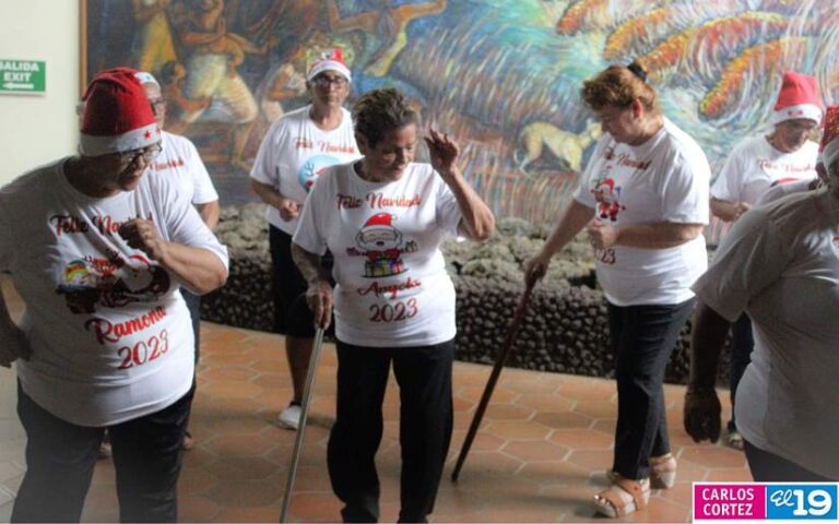 Adultos Mayores participan Festival del Recuerdo