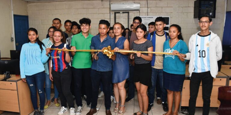 Inauguran laboratorios de computación en Centro Tecnológico de Chinandega