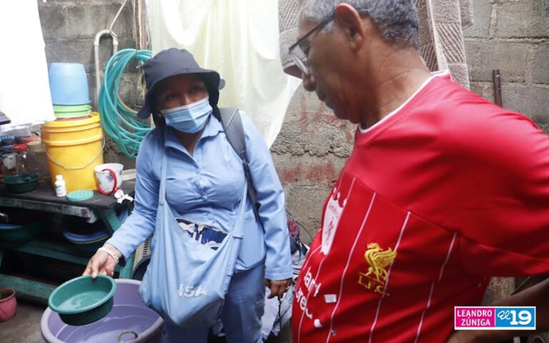 Más de 170 casas visitadas durante la jornada de abatización en el barrio Óscar Chavarria 