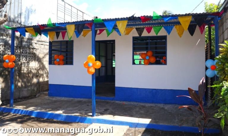 Familia capitalina recibe vivienda digna