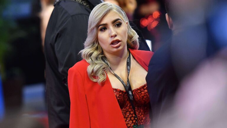 Andrea De Castro arremete contra una seguidora