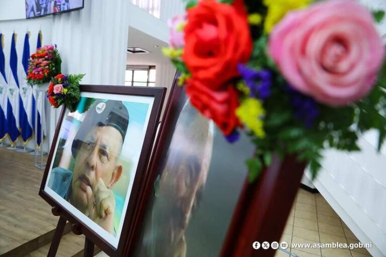 Rosario, destaca homenajes a los Comandantes Fidel Castro y Tomás Borge