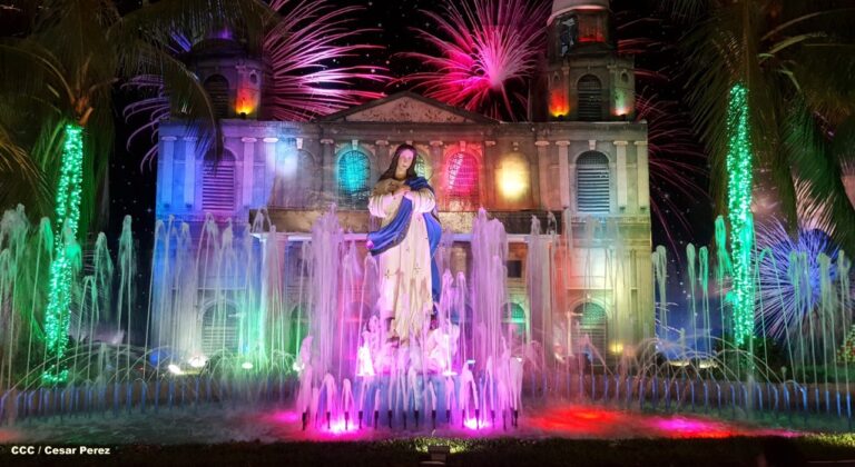 Listos los altares a la Purísima en la Avenida de Bolívar a Chávez