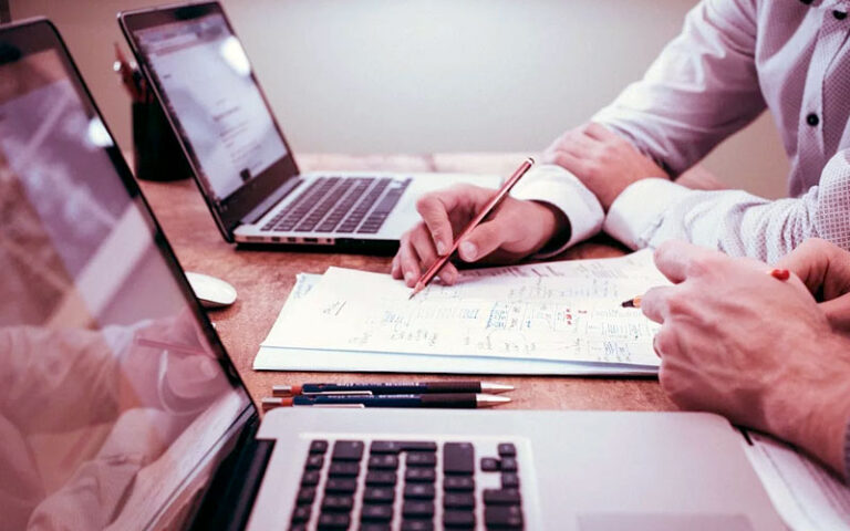 Tuvo 16 empleos simultáneos cobró los sueldos pero nunca trabajó