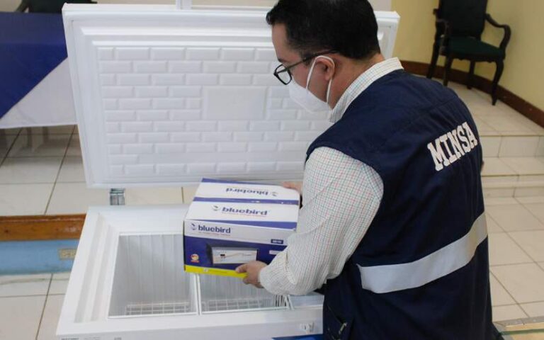 Nicaragua agradece a OPS entrega de equipos de cadena de frío