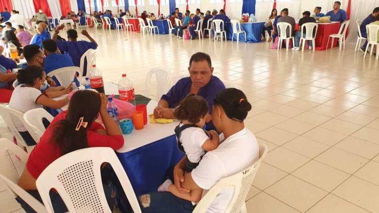 Privados de libertad reciben visita de familiares