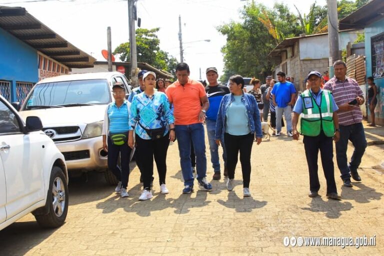 ALMA supervisa avance de proyecto en barrio 30 de Mayo