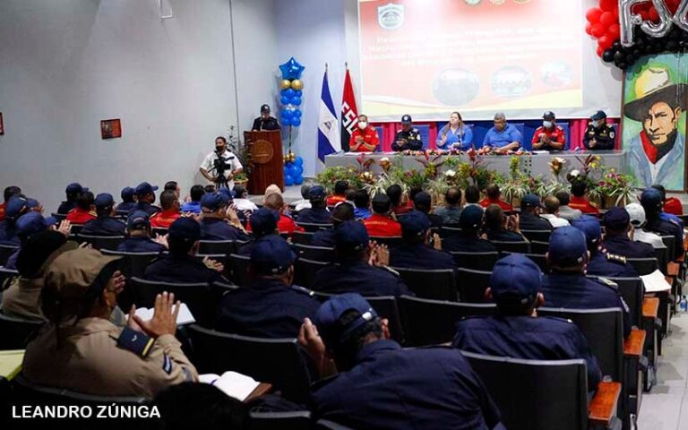 Bomberos sostienen reunión para brindar una mejor rápida a emergencias