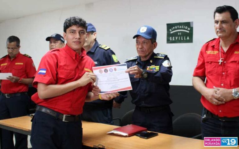 Bomberos concluyen curso de “Rescate Vertical”