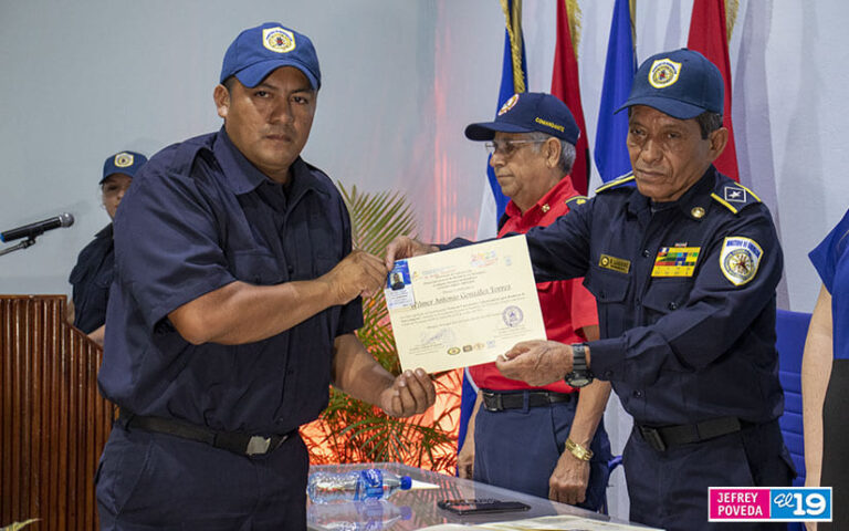 Se gradúan 40 nuevos bomberos en Nicaragua