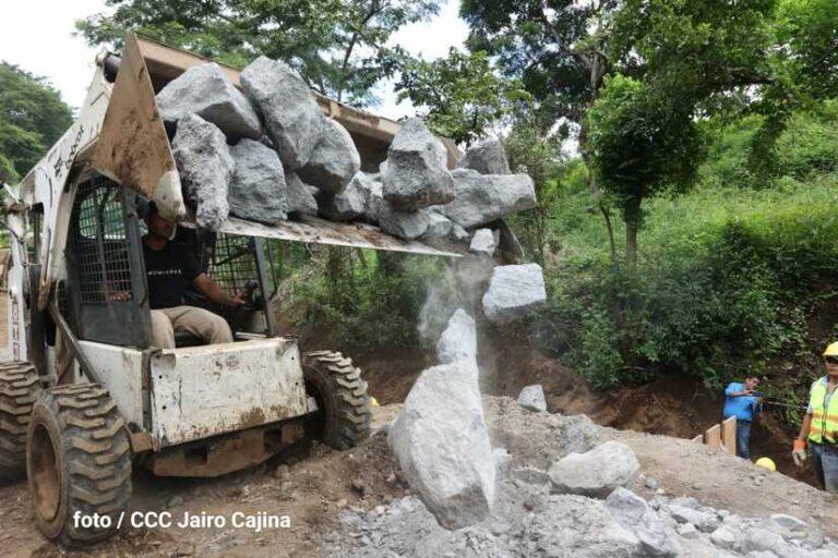 Supervisan proyecto de mejoramiento en la comarca San José de La Cañada