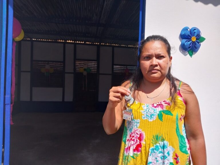 Entregan viviendas dignas a familias del barrio Selim Shible