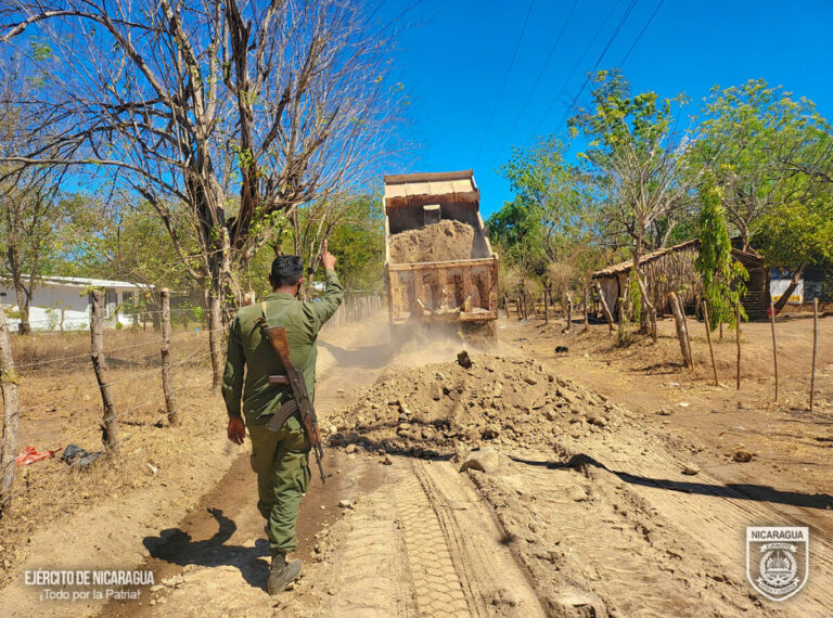 Reparan caminos en comunidades del municipio Larreynaga