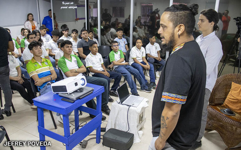 Estudiantes aprenden fundamentos básicos del Cine