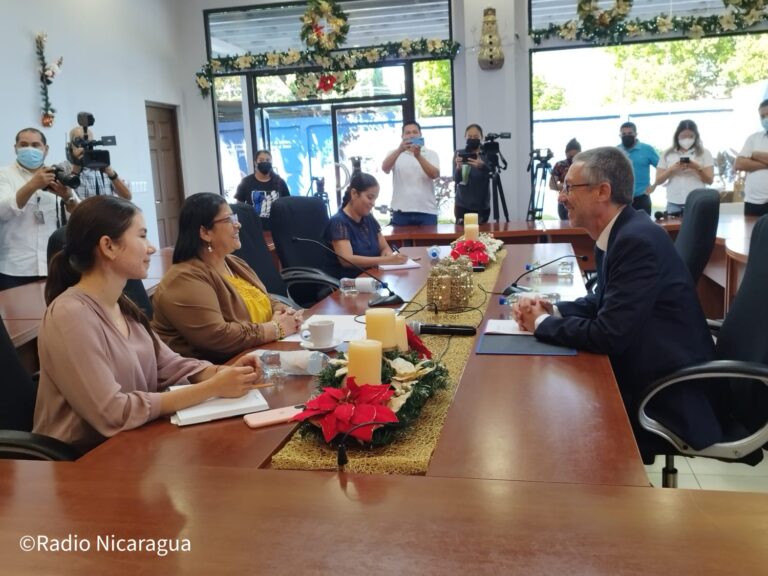 Alto representante de la UNESCO se reúne con autoridades del Ministerio de Educación