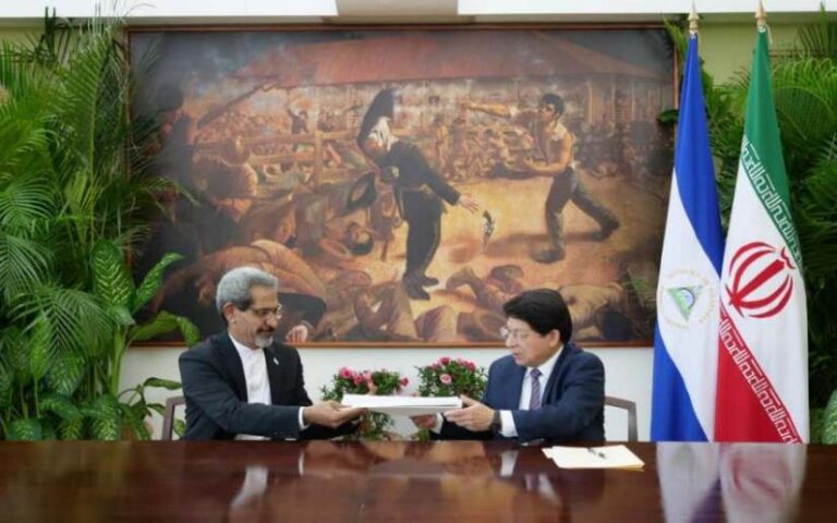 Embajador de Irán presentó Copias de Estilo al canciller Denis Moncada