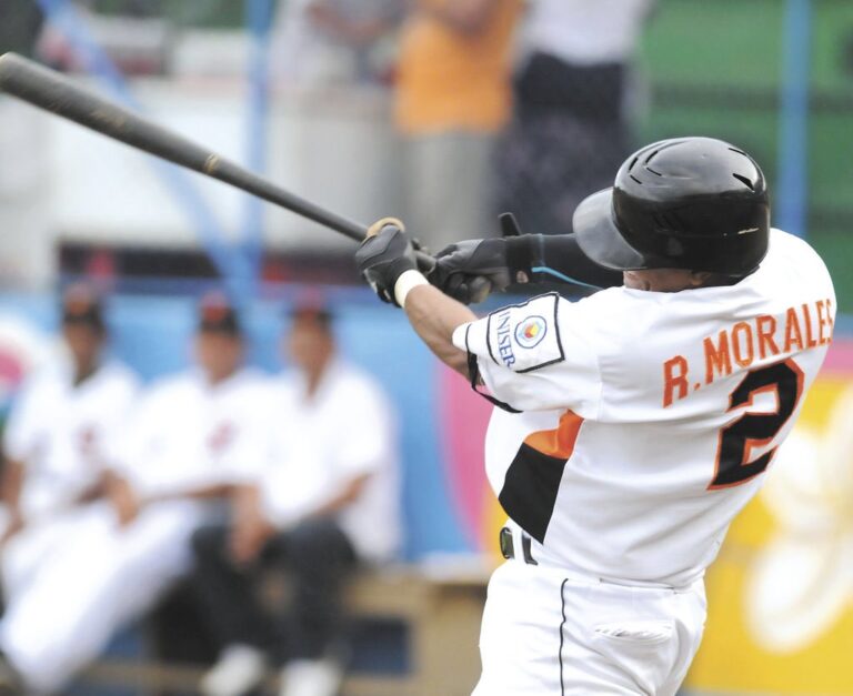 Renato Morales entra al club selecto de los 1,500 hits