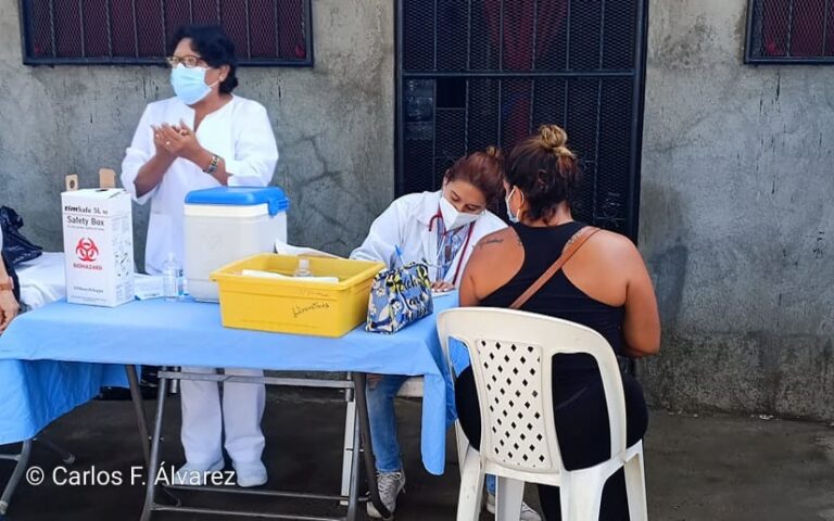 Familias del barrio Santa Ana Sur reciben atención médica