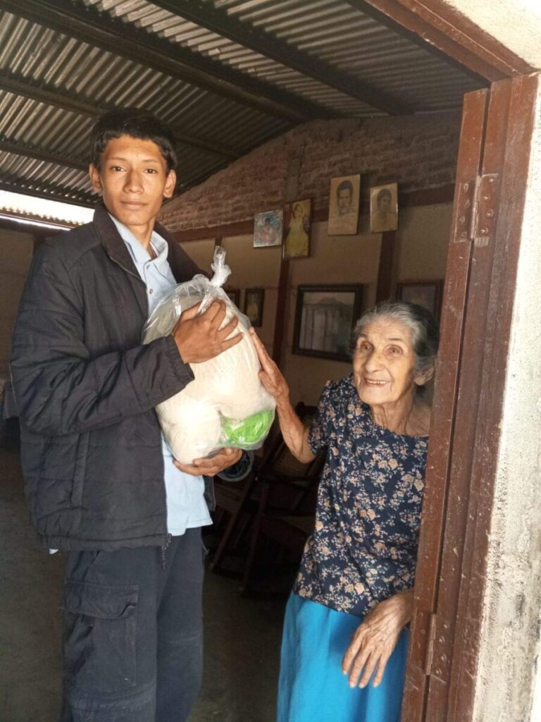 Madres de Héroes y Mártires de Estelí reciben paquetes alimenticios