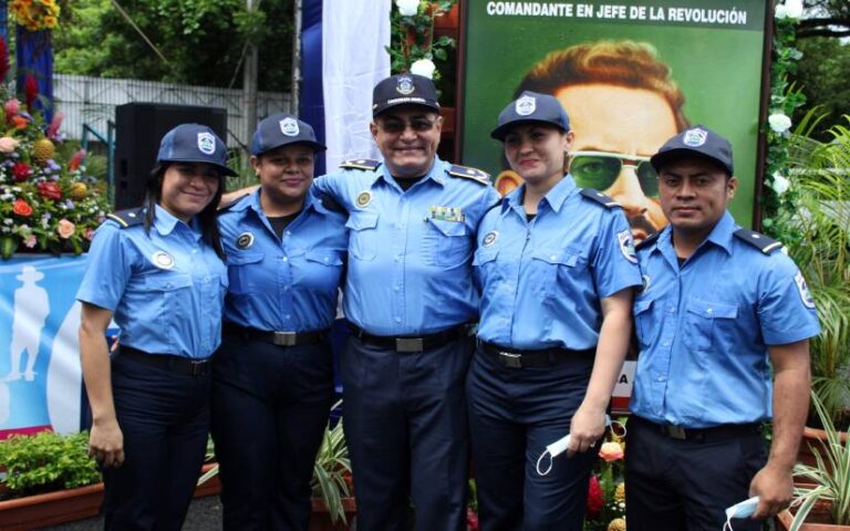 Ascienden en grados a oficiales de la policía del Hospital Carlos Roberto Huembes