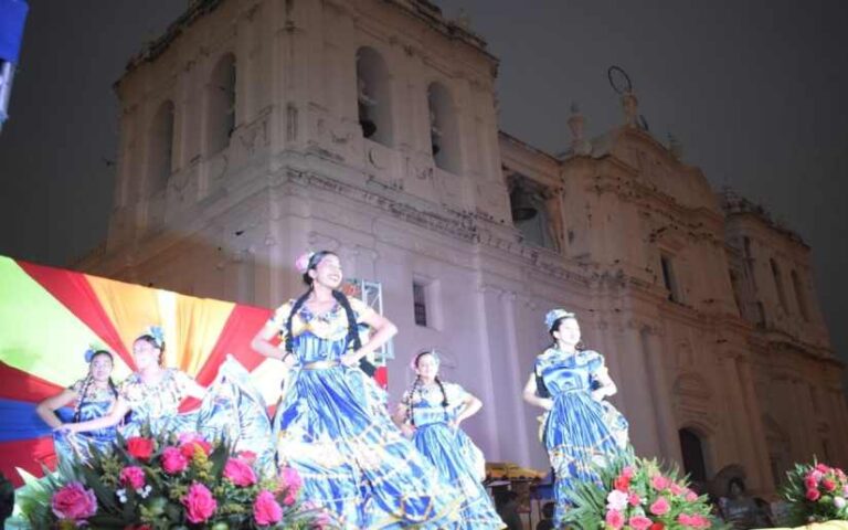 Así se viven las coloridas y alegres tertulias leonesas