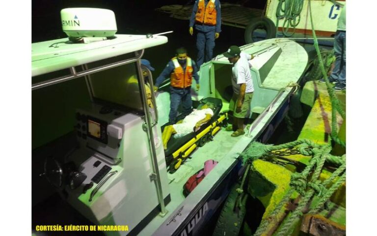 Fuerza Naval realiza traslado de ciudadanos por complicaciones de salud