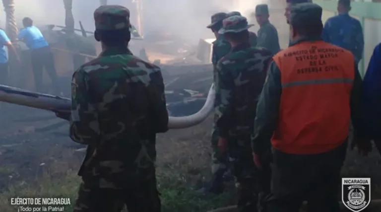 Ejército de Nicaragua participó en sofocación de incendio estructural en Puerto Cabezas