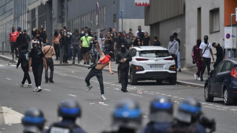 Más de 1300 detenidos durante protestas violentas en Francia