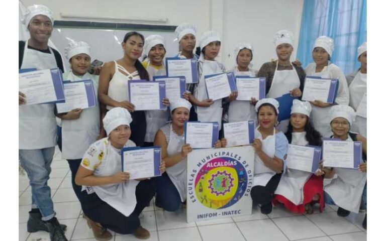 Protagonistas recibieron certificados que los acreditan en los oficios aprendidos
