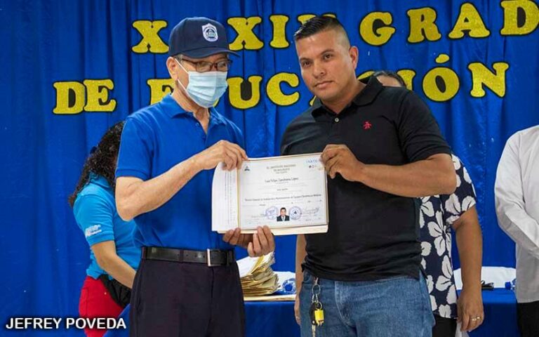 Más de 90 estudiantes se gradúan de Educación Técnica