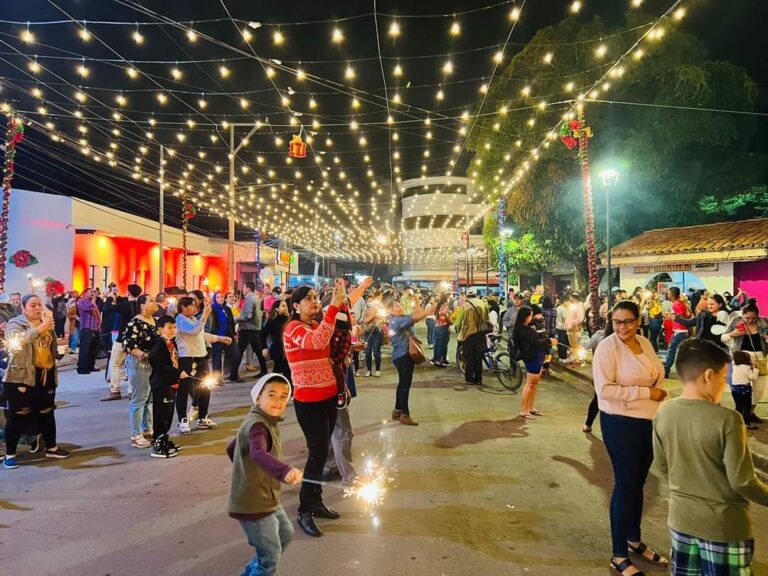 Familias disfrutan de los ambientes Navideños en Estelí