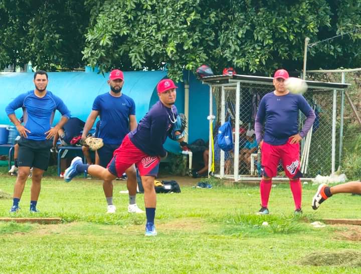 Ronald Medrano ya se reportó con los Dantos