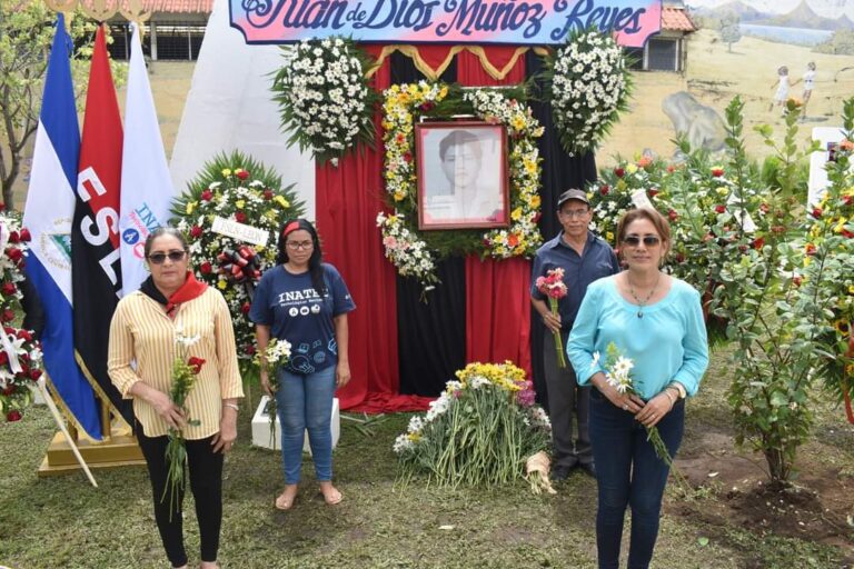 Rinden homenaje al héroe Juan de Dios Muñoz Reyes en León