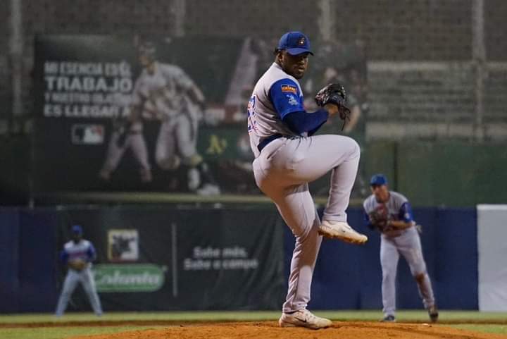 Pedro Torres tira joyita monticular en Colombia