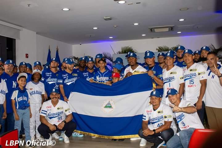 Abanderan al equipo de Nicaragua para la Serie del Caribe