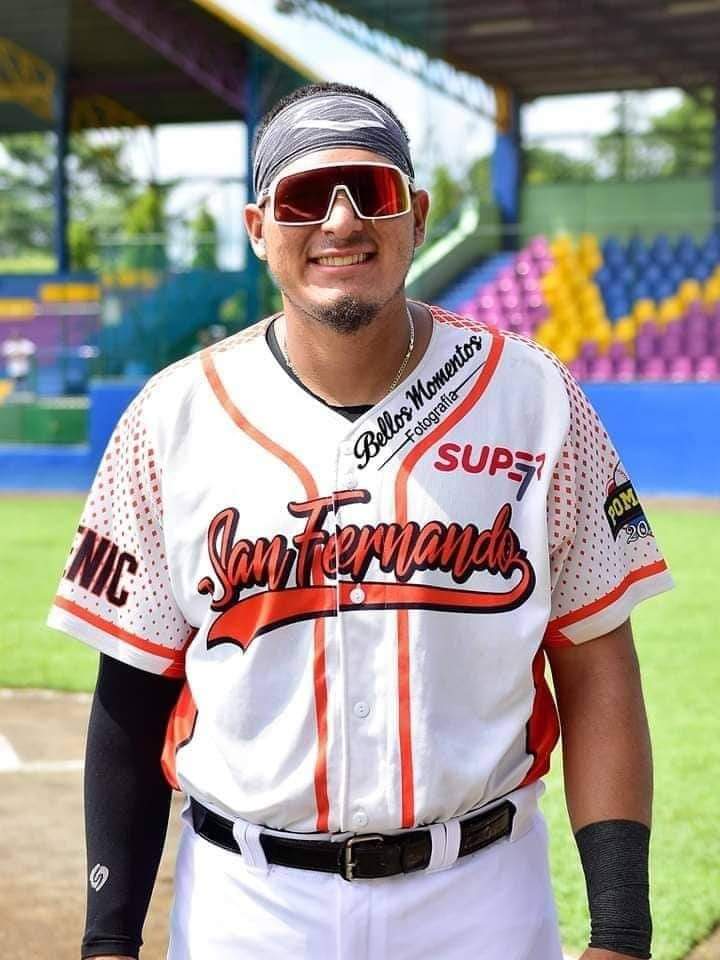 Chévez reaparece de la mejor manera en México