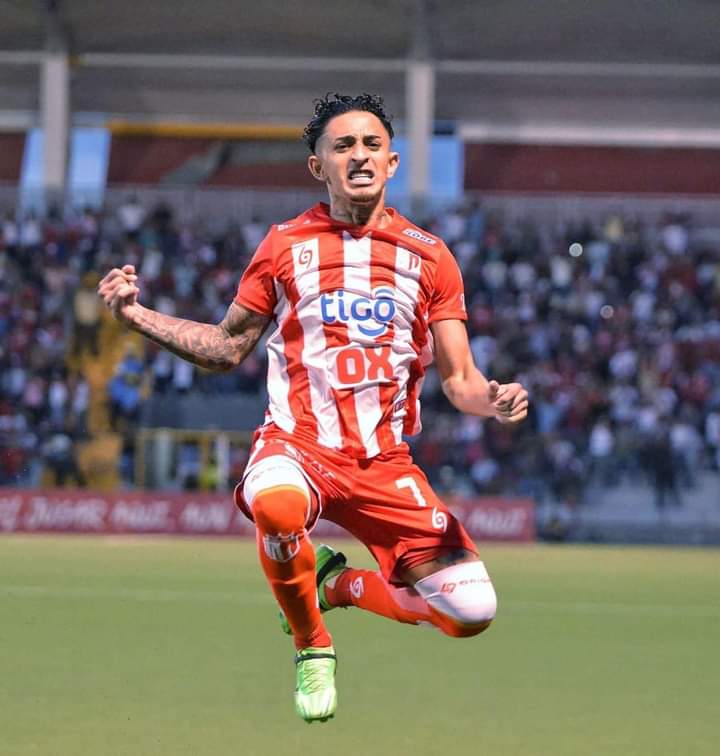 Real Estelí vence al Saprissa y come en la mesa de los grandes