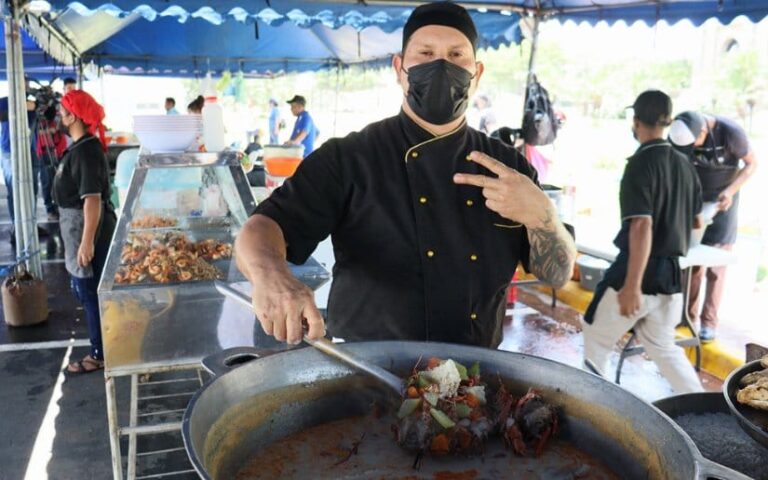Realizan “Feria del Mar” en el parqueo del Palacio de la Cultura